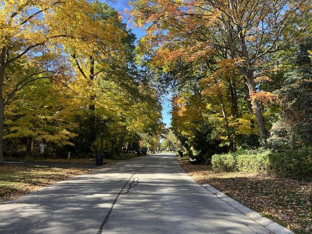 N28W22352 Foxwood LANE, Waukesha, WI 53186