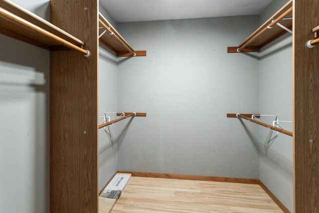 N28W22352 Foxwood LANE, Waukesha, WI 53186