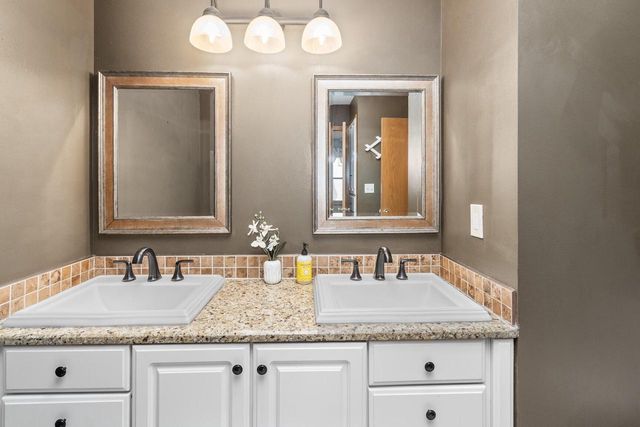 N28W22352 Foxwood LANE, Waukesha, WI 53186