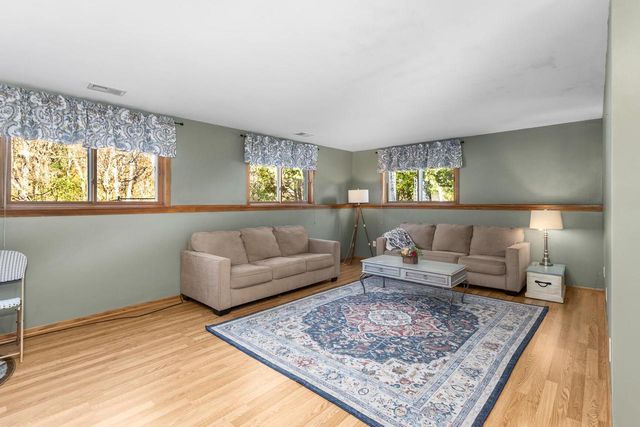 N28W22352 Foxwood LANE, Waukesha, WI 53186