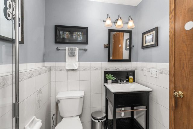 N28W22352 Foxwood LANE, Waukesha, WI 53186