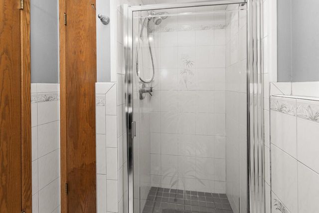 N28W22352 Foxwood LANE, Waukesha, WI 53186