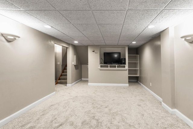 N28W22352 Foxwood LANE, Waukesha, WI 53186