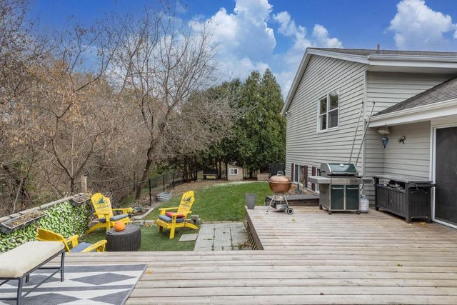 N28W22352 Foxwood LANE, Waukesha, WI 53186