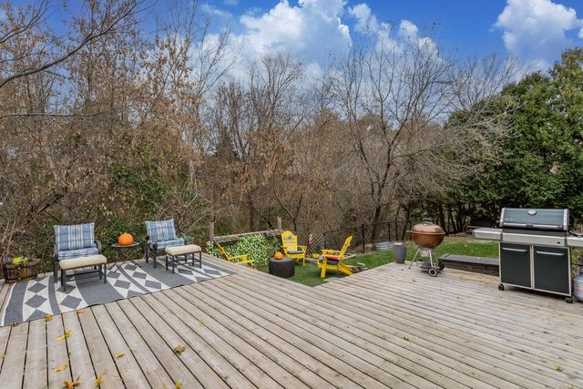 N28W22352 Foxwood LANE, Waukesha, WI 53186