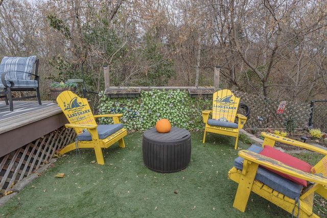 N28W22352 Foxwood LANE, Waukesha, WI 53186