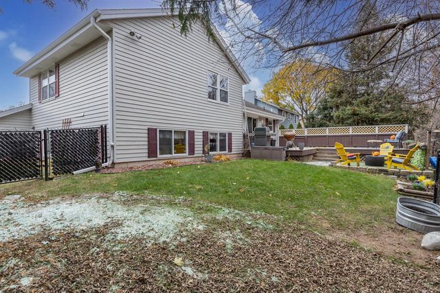 N28W22352 Foxwood LANE, Waukesha, WI 53186