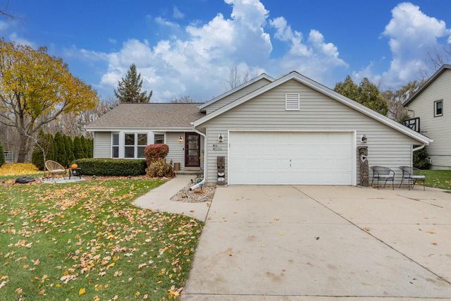 N28W22352 Foxwood LANE, Waukesha, WI 53186
