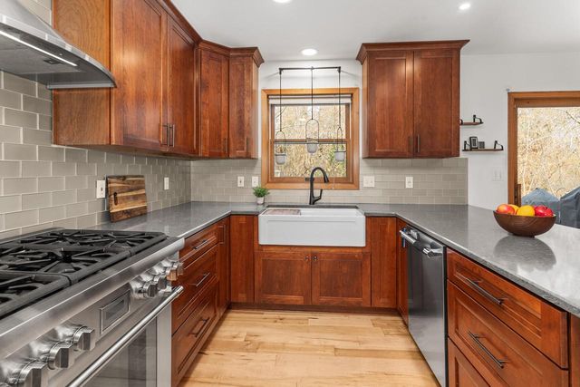 N28W22352 Foxwood LANE, Waukesha, WI 53186