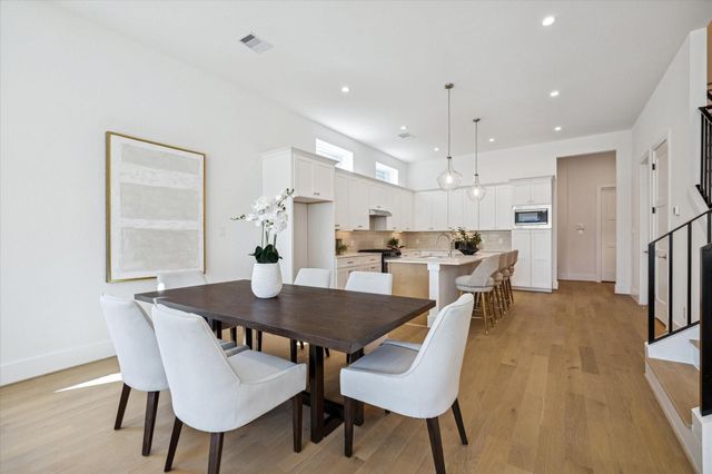 1520 W 21st St A, Houston, TX 77008