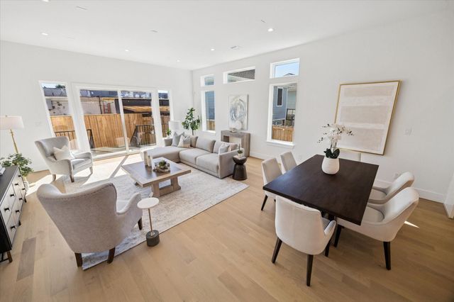 1520 W 21st St A, Houston, TX 77008