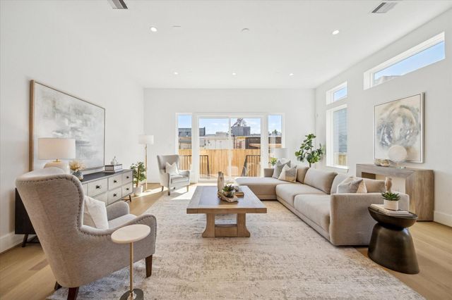 1520 W 21st St A, Houston, TX 77008