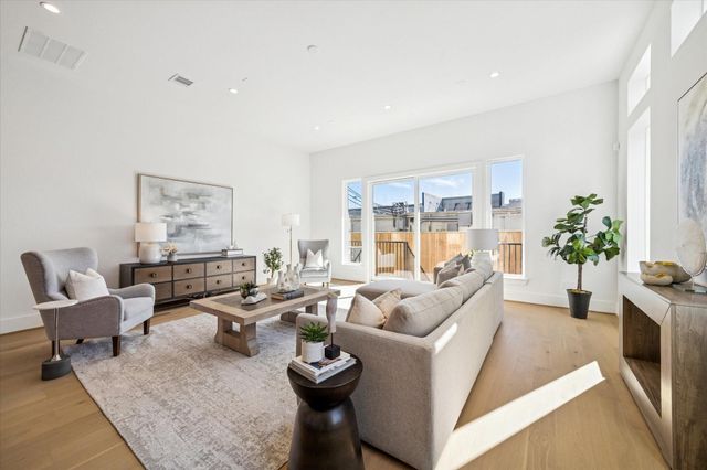 1520 W 21st St A, Houston, TX 77008