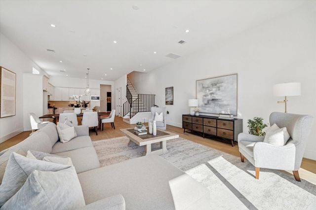 1520 W 21st St A, Houston, TX 77008