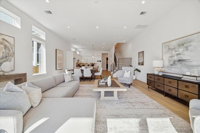 1520 W 21st St A, Houston, TX 77008