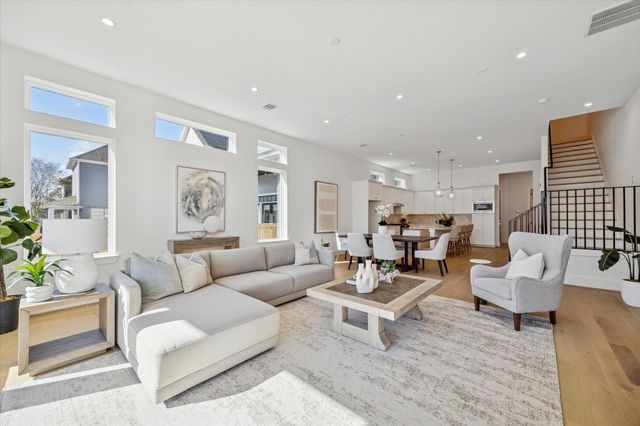 1520 W 21st St A, Houston, TX 77008