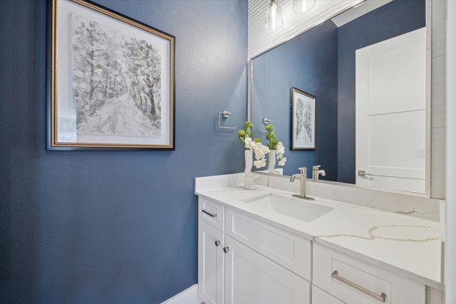 1520 W 21st St A, Houston, TX 77008