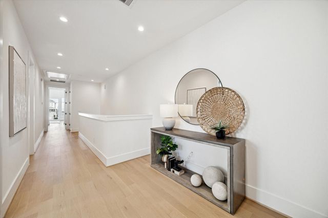 1520 W 21st St A, Houston, TX 77008