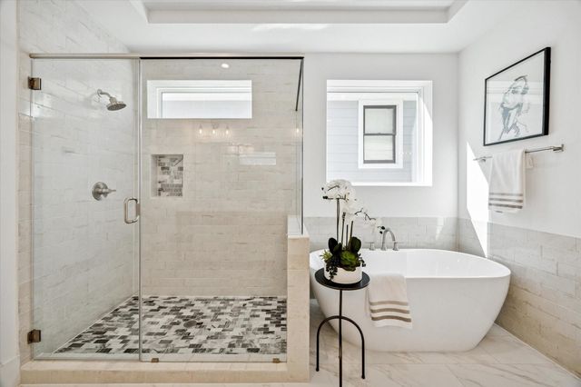 1520 W 21st St A, Houston, TX 77008