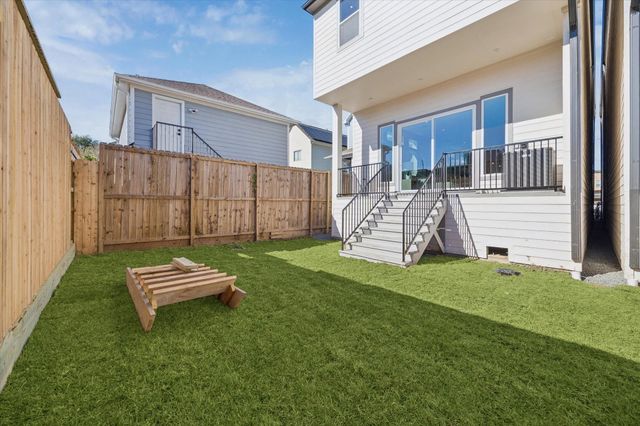 1520 W 21st St A, Houston, TX 77008