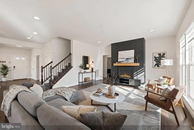 9587 KIMBLETON HALL LOOP, Manassas Park, VA 20111