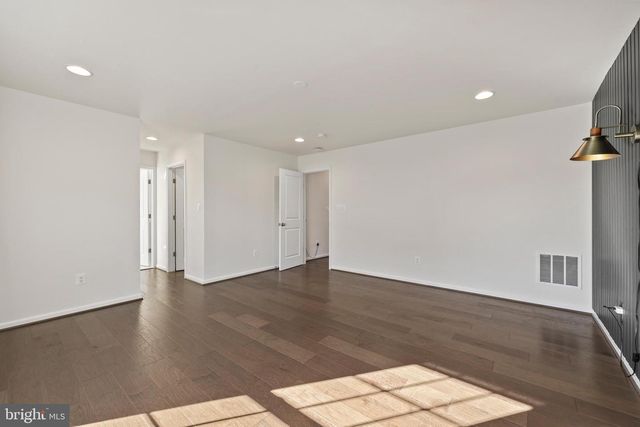 9587 KIMBLETON HALL LOOP, Manassas Park, VA 20111