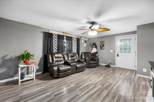 9416 Kemman Road, Hebron, IL 60034