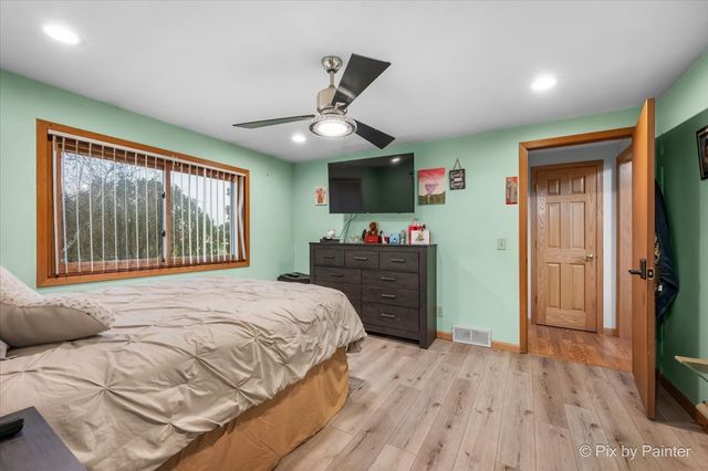 9416 Kemman Road, Hebron, IL 60034