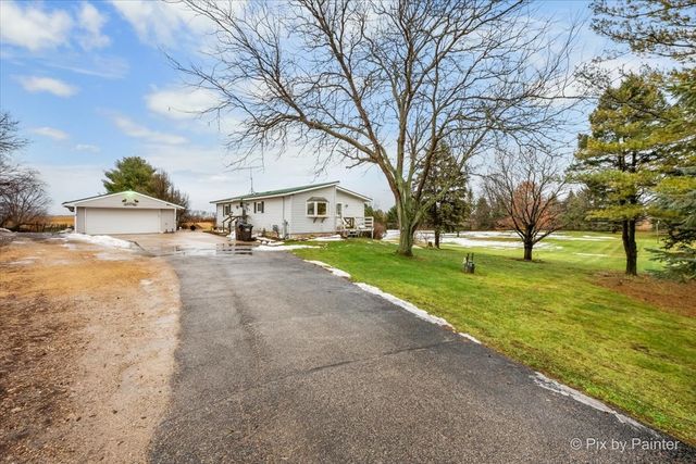 9416 Kemman Road, Hebron, IL 60034