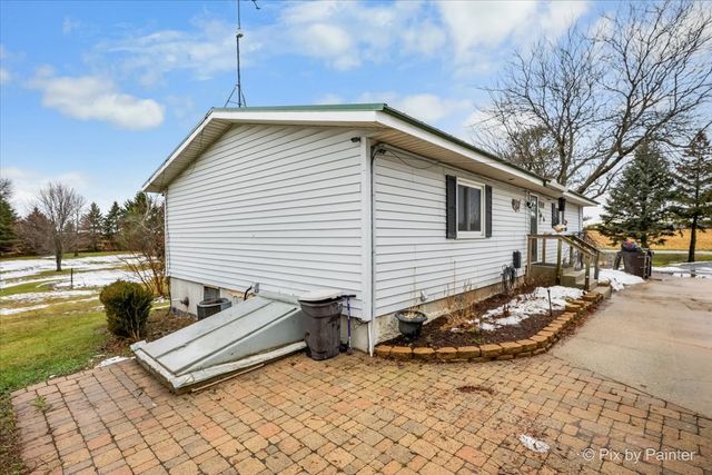 9416 Kemman Road, Hebron, IL 60034