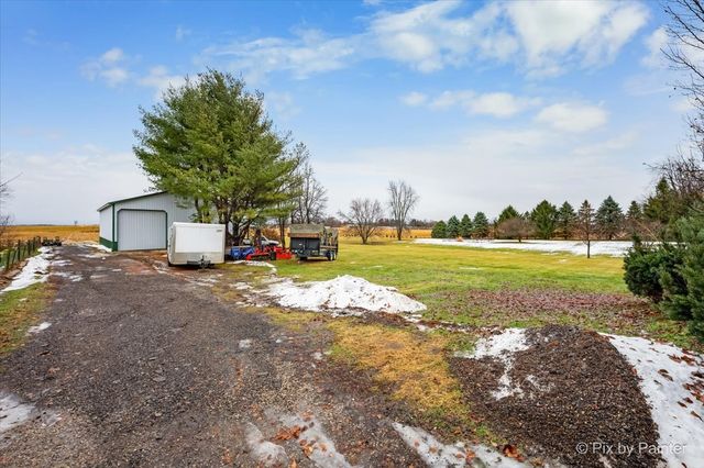 9416 Kemman Road, Hebron, IL 60034