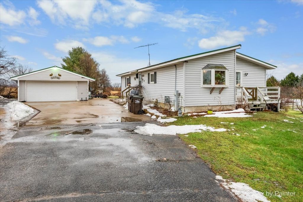 9416 Kemman Road, Hebron, IL 60034