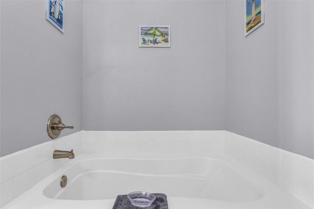 2476 Highway 87, Gilchrist, TX 77617