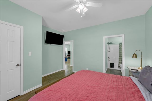 2476 Highway 87, Gilchrist, TX 77617