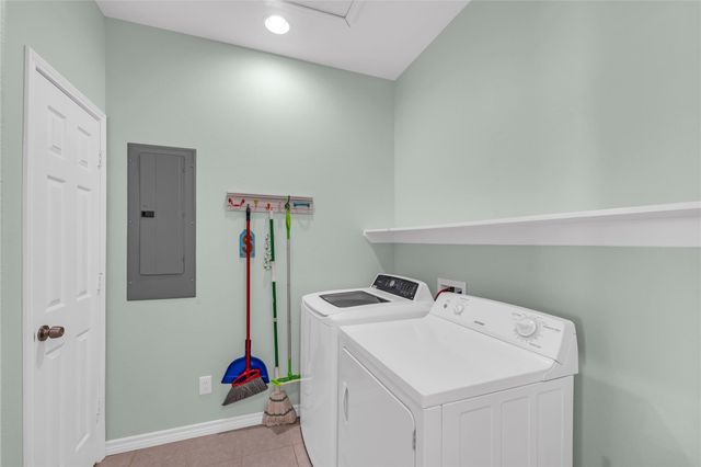 2476 Highway 87, Gilchrist, TX 77617