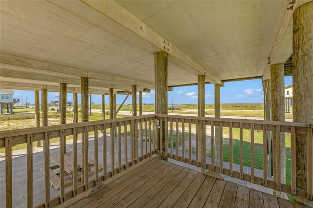 2476 Highway 87, Gilchrist, TX 77617