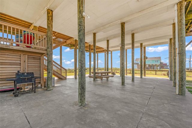 2476 Highway 87, Gilchrist, TX 77617