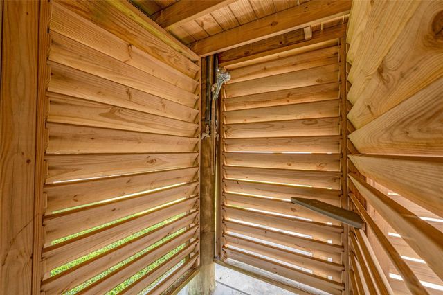 2476 Highway 87, Gilchrist, TX 77617