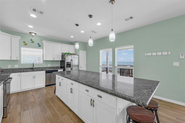 2476 Highway 87, Gilchrist, TX 77617