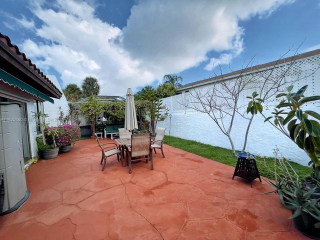 618 NE 195th St 0, Miami, FL 33179