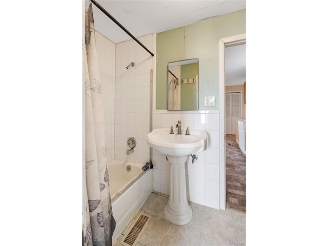 2233 S Fox St, Denver, CO 80223
