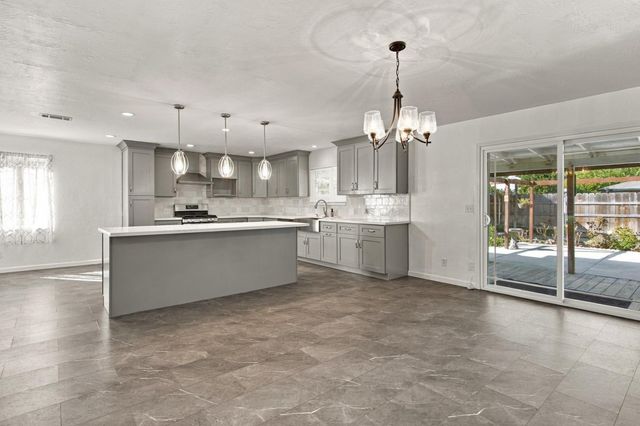 6567 Vicksburg Pl, Stockton, CA 95207