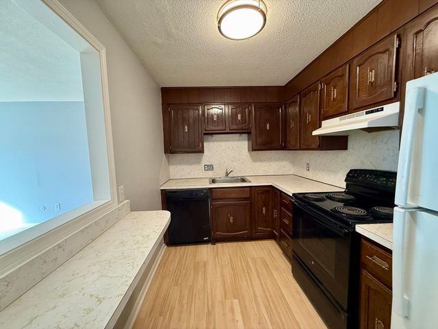 440 North Ave 96, Haverhill, MA 01830