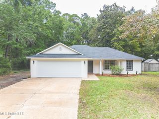 1005 Loraine Street, Ocean Springs, MS 39564