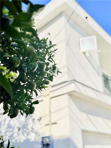 5336 Lemon Grove, Los Angeles, CA 90038