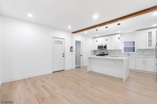 31 Cummings St, Irvington Twp., NJ 07111