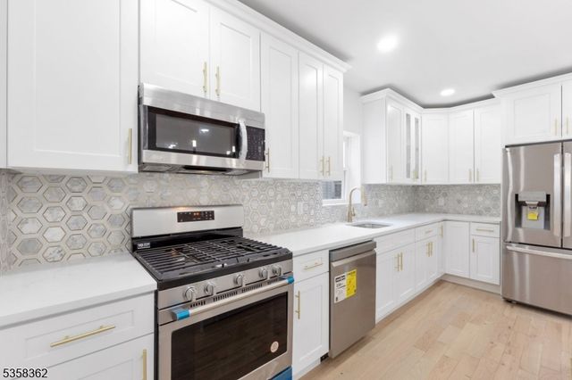 31 Cummings St, Irvington Twp., NJ 07111