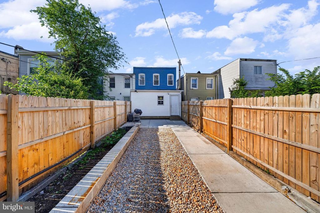 Image 11 of property listing at 2538 W MOSHER ST, Baltimore, MD 21216