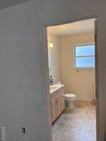 3490 Greenway Chase Drive, Florissant, MO 63031