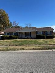 3490 Greenway Chase Drive, Florissant, MO 63031